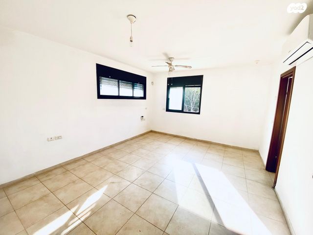 דו משפחתי, הוד השרון