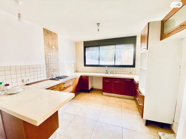 דו משפחתי, הוד השרון