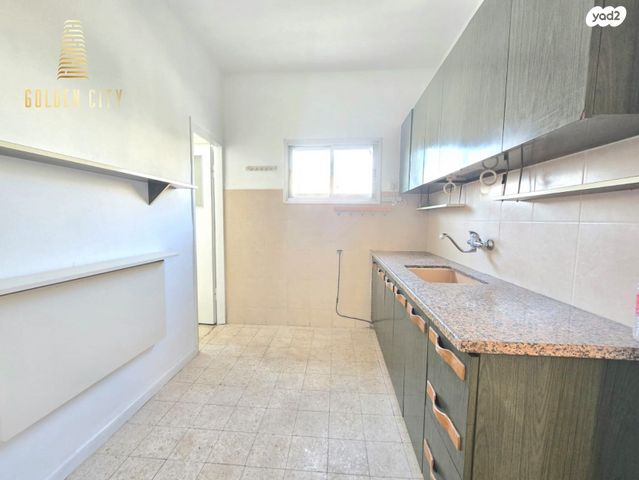 דירה, דרך רזיאל 15, צפון מזרח מרכז העיר, נתניה