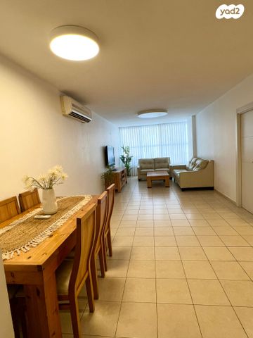 דירה, עזרא, ג' / מרכז מזרח העיר, רחובות