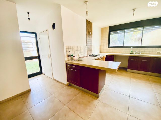 דו משפחתי, הוד השרון