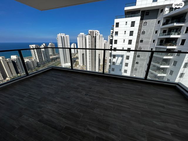 דירה, אמנון ליפקין שחק, נתניה