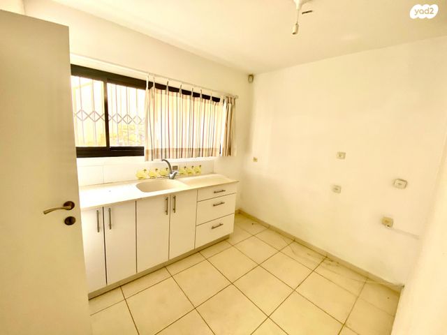 דו משפחתי, הוד השרון