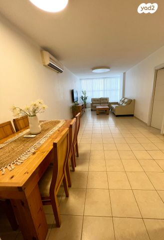 דירה, עזרא, ג' / מרכז מזרח העיר, רחובות