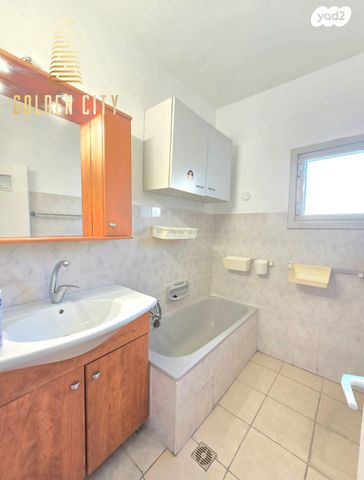 דירה, דרך רזיאל 15, צפון מזרח מרכז העיר, נתניה