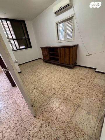 גג/ פנטהאוז, תרע"ד, שכונת הראשונים, רמת גן