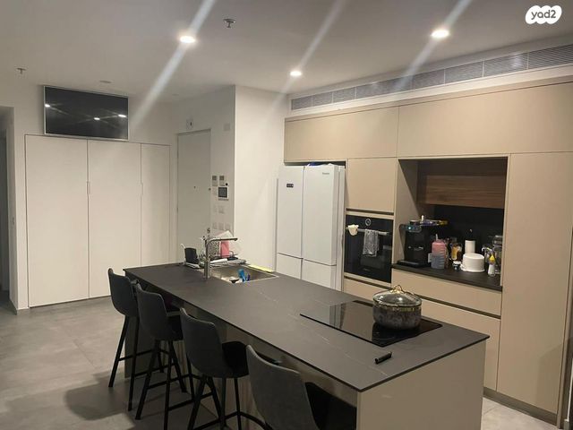 דירה, ניסים אלוני, צמרות איילון, פארק צמרת, תל אביב יפו