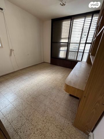 גג/ פנטהאוז, תרע"ד, שכונת הראשונים, רמת גן