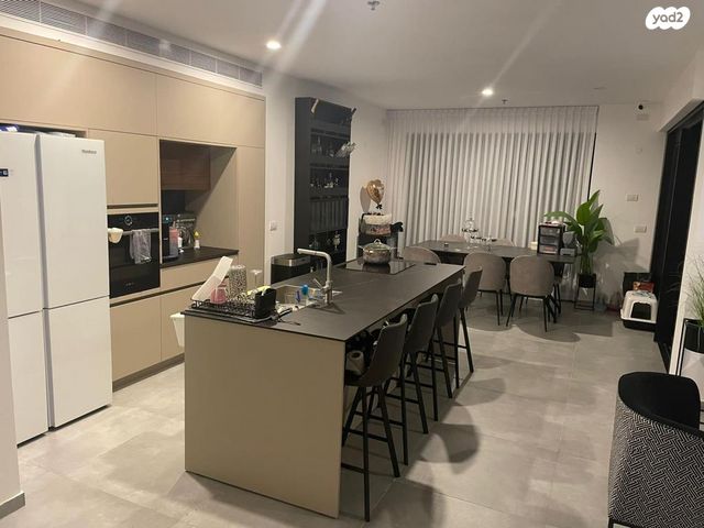 ניסים אלוני 