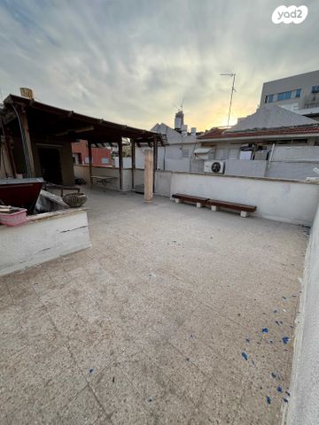 גג/ פנטהאוז, תרע"ד, שכונת הראשונים, רמת גן