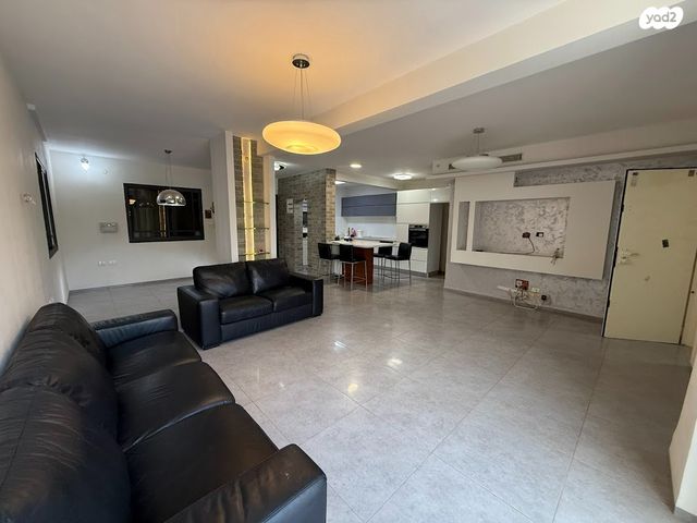 דו משפחתי, נווה אליאס, טירת כרמל