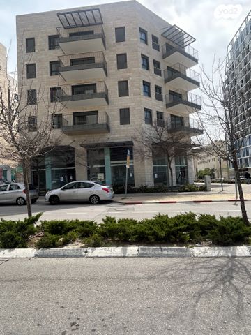 חנויות/ שטח מסחרי, הרכבת, שאר העיר, מודיעין מכבים רעות