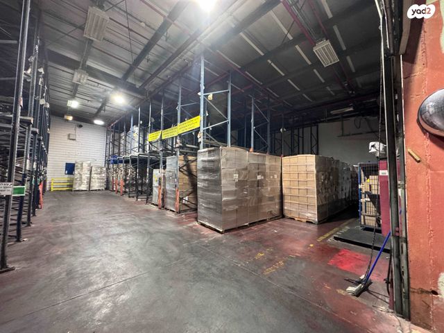 מחסנים, קיסריה