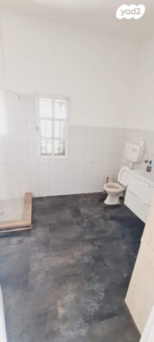 חנויות/ שטח מסחרי, מקלף, צומת הקריות, חוף שמן, חיפה