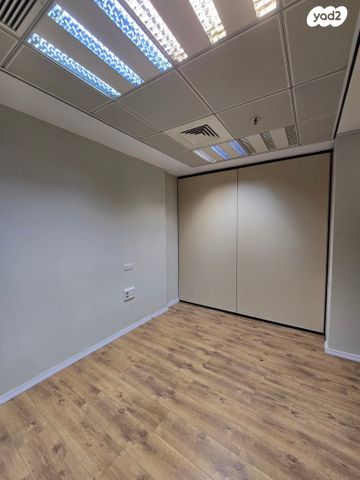 משרדים, שדרות המגינים 42, חיפה