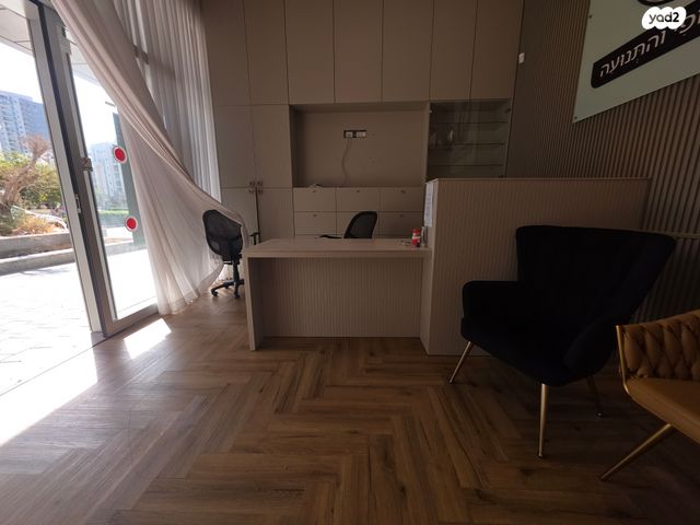 חנויות/ שטח מסחרי, גלי כרמל, טירת כרמל