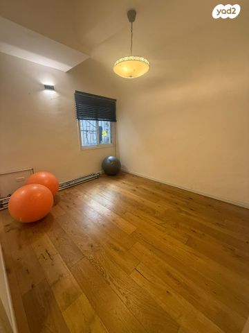 שדרות בן ציון 8