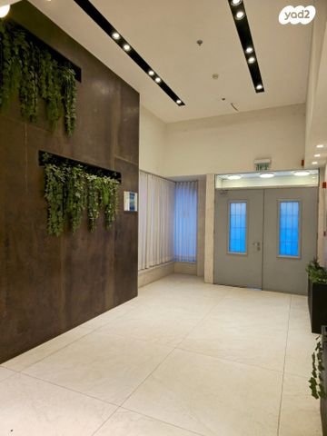 משרדים, שדרות המגינים 42, חיפה