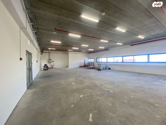 מחסנים, אור עקיבא