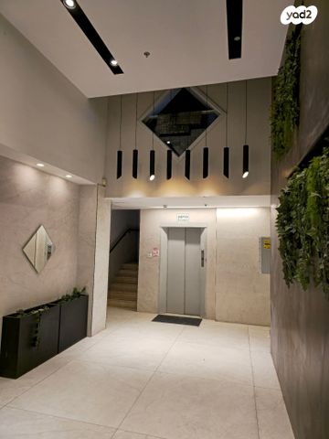 משרדים, שדרות המגינים 42, חיפה