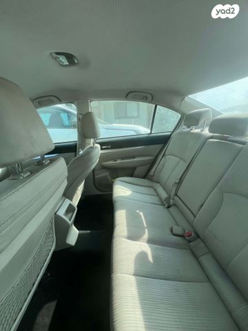 סובארו B4/לגאסי