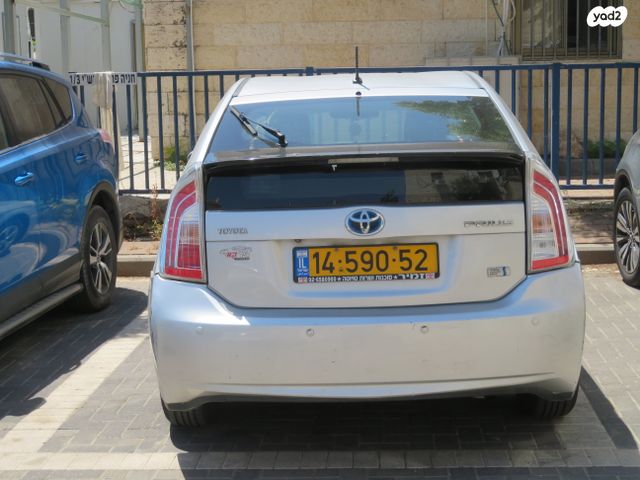 טויוטה פריוס