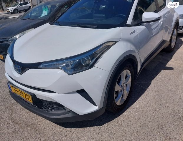 מודעת רכב טויוטה C-HR