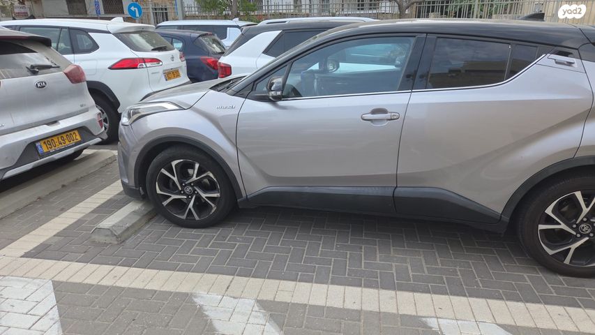 מודעת רכב טויוטה C-HR
