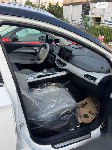 מודעת רכב ג׳ילי Geometry C