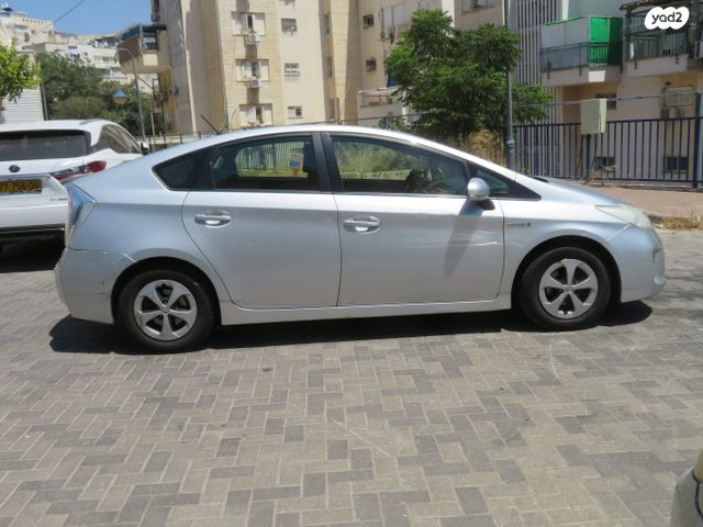 טויוטה פריוס