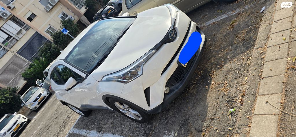 מודעת רכב טויוטה C-HR