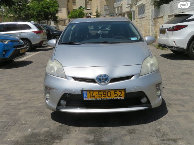 טויוטה פריוס