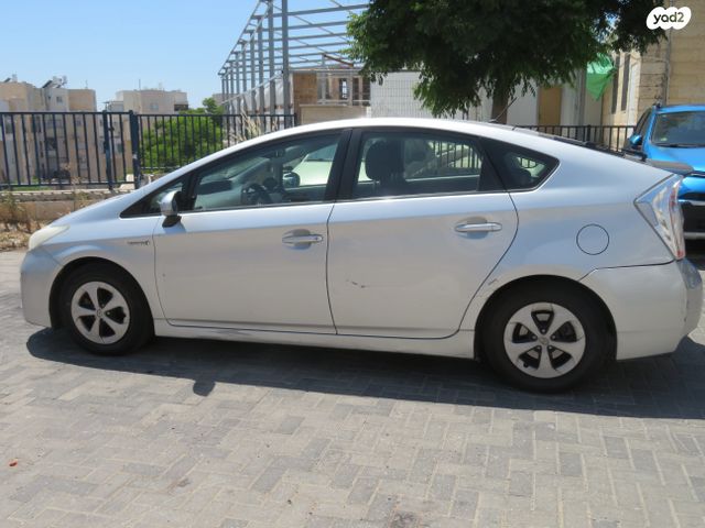מודעת רכב טויוטה פריוס