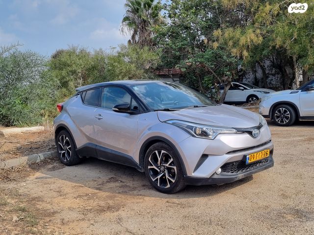 מודעת רכב טויוטה C-HR