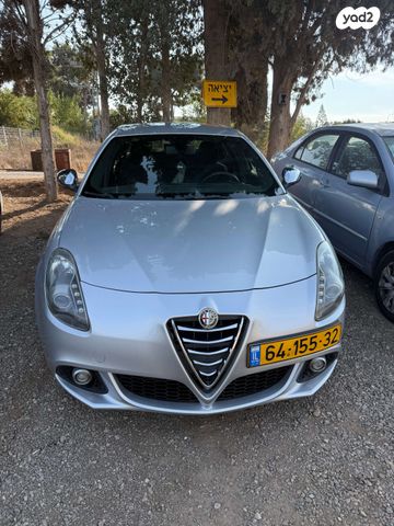 מודעת רכב אלפא רומיאו ג'ולייטה
