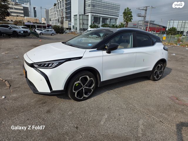 מודעת רכב ג׳ילי Geometry C