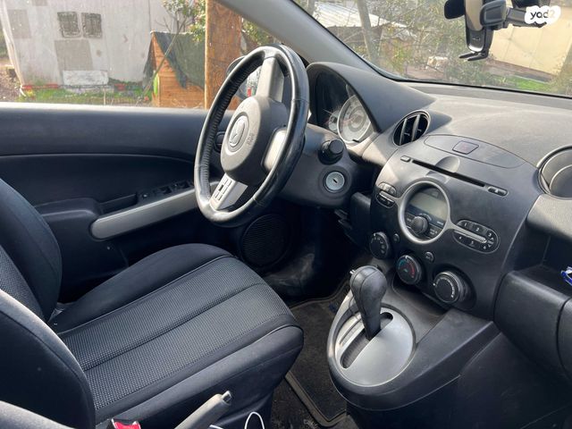 מודעת רכב מאזדה 2