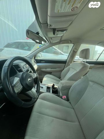 סובארו B4/לגאסי