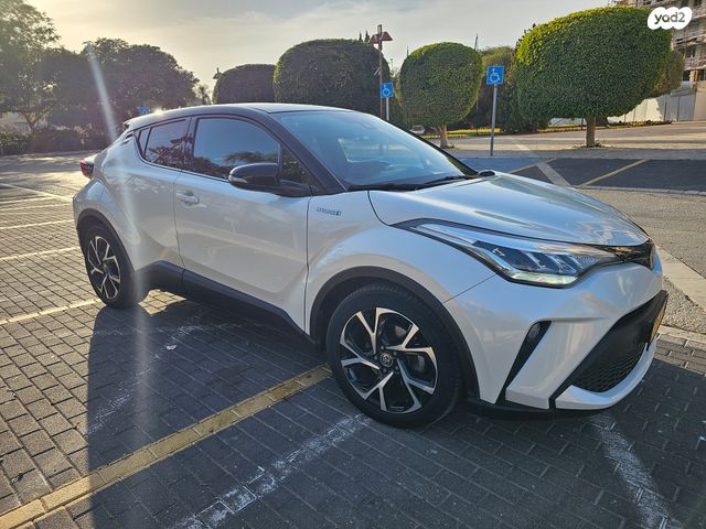 מודעת רכב טויוטה C-HR