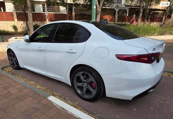 אלפא רומיאו ג'וליה