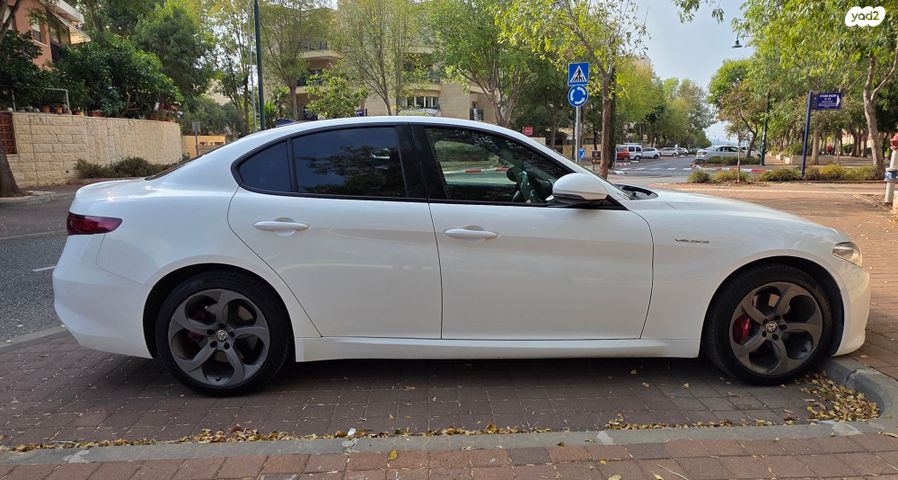 אלפא רומיאו ג'וליה