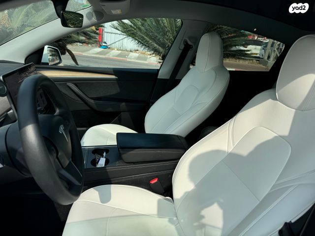 מודעת רכב טסלה מודל Y