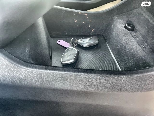 אם ג'י מארוול R