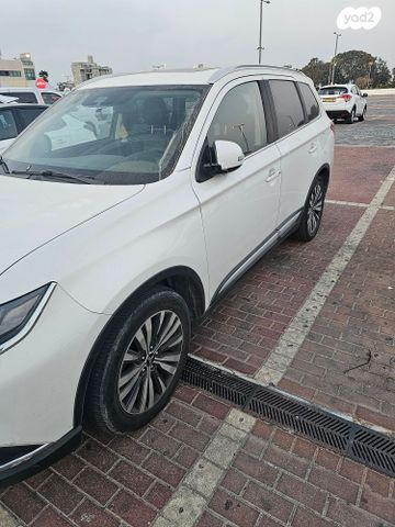 מיצובישי אאוטלנדר