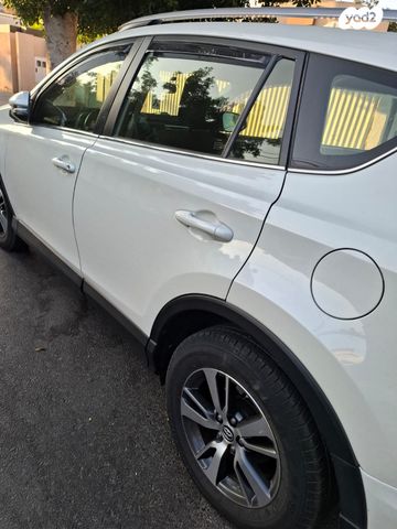 טויוטה RAV4