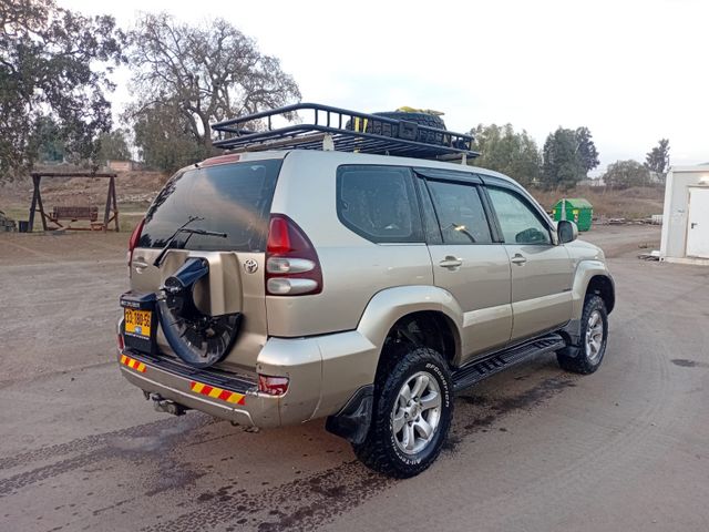 טויוטה לנד קרוזר