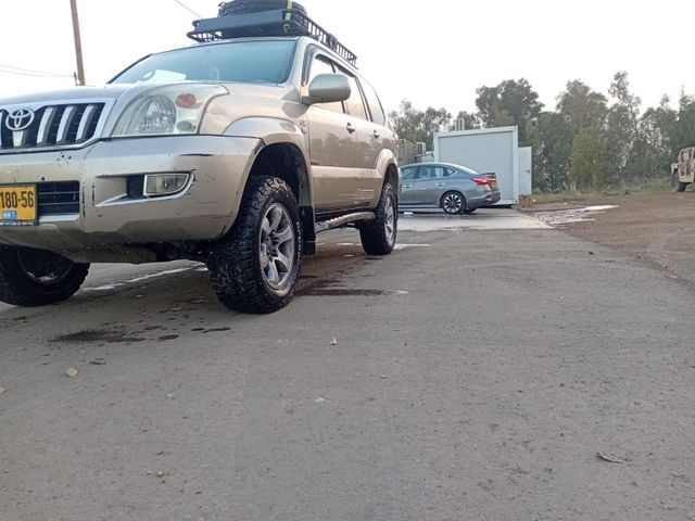 טויוטה לנד קרוזר