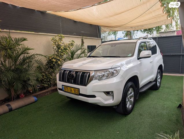 טויוטה לנד קרוזר