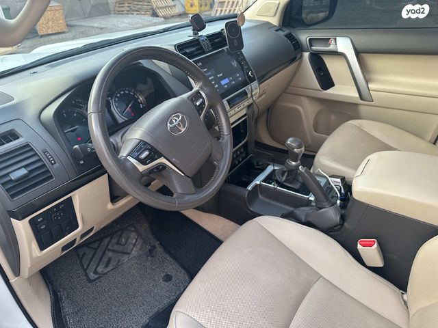 טויוטה לנד קרוזר