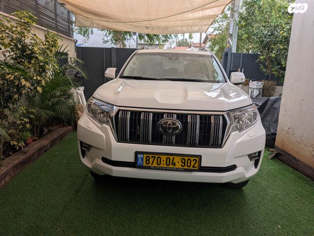 טויוטה לנד קרוזר